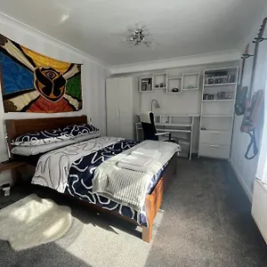 Private Flat In Centre With Parking Apartment