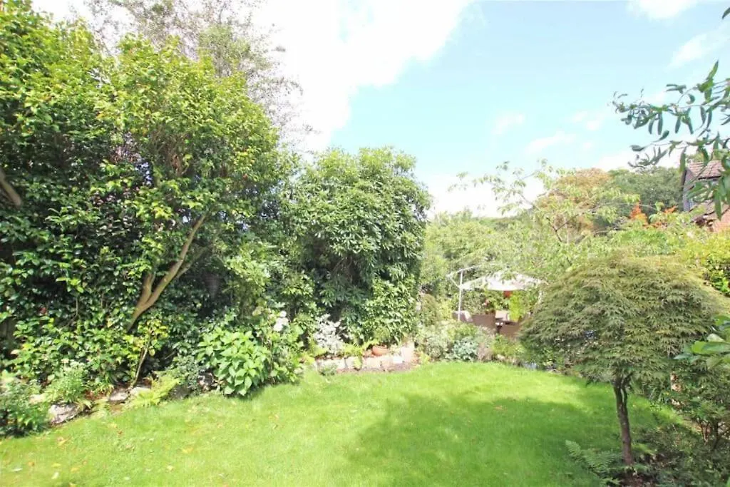Large & Spacious 5 Bedroom, 3.5 Bathroom House Southampton United Kingdom