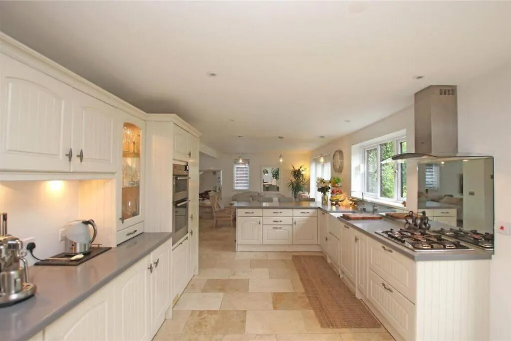 Large & Spacious 5 Bedroom, 3.5 Bathroom House Southampton